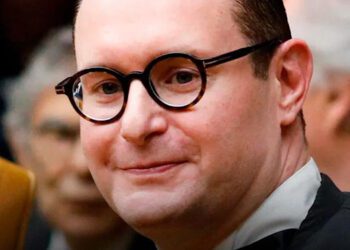 Zanin toma posse e se torna o ministro mais jovem do STF