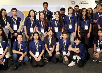 Vereadores mirins visitam o TSE e vivenciam a prática da política