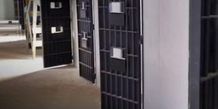 TJ-CE autoriza gravação de conversas entre detentos e advogados em presídio de segurança máxima